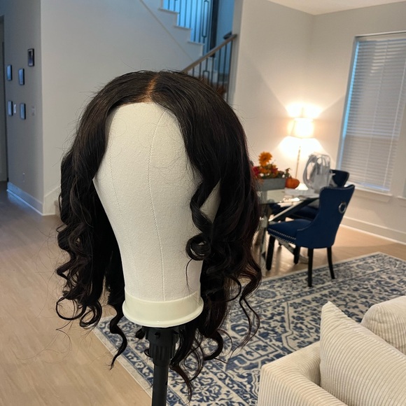 Wig - Picture 3 of 5